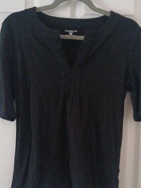 Jones New York Black Split-Neck Short Sleeve Top